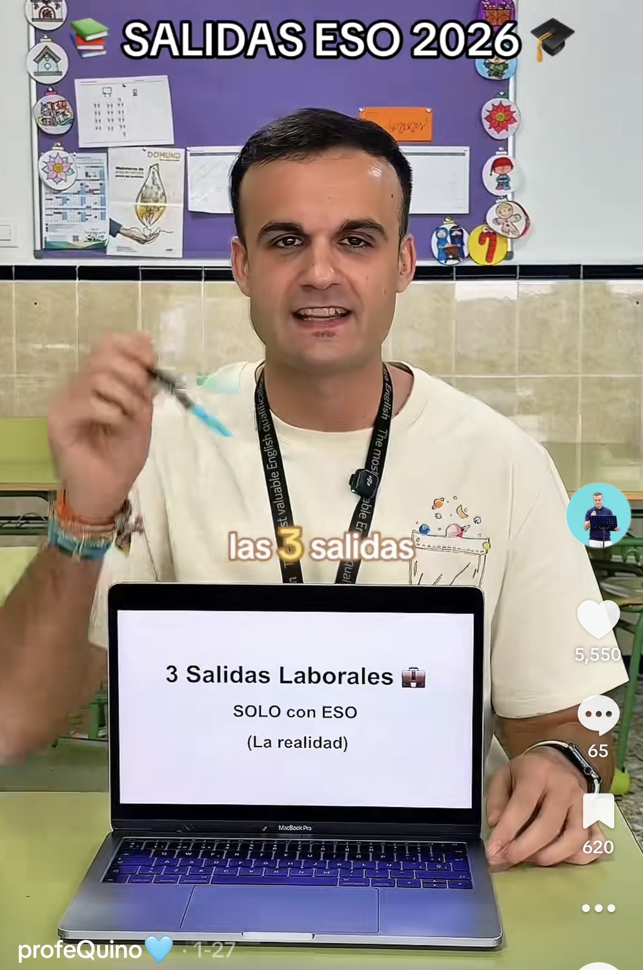 Quino explicando salidas laborales en el aula