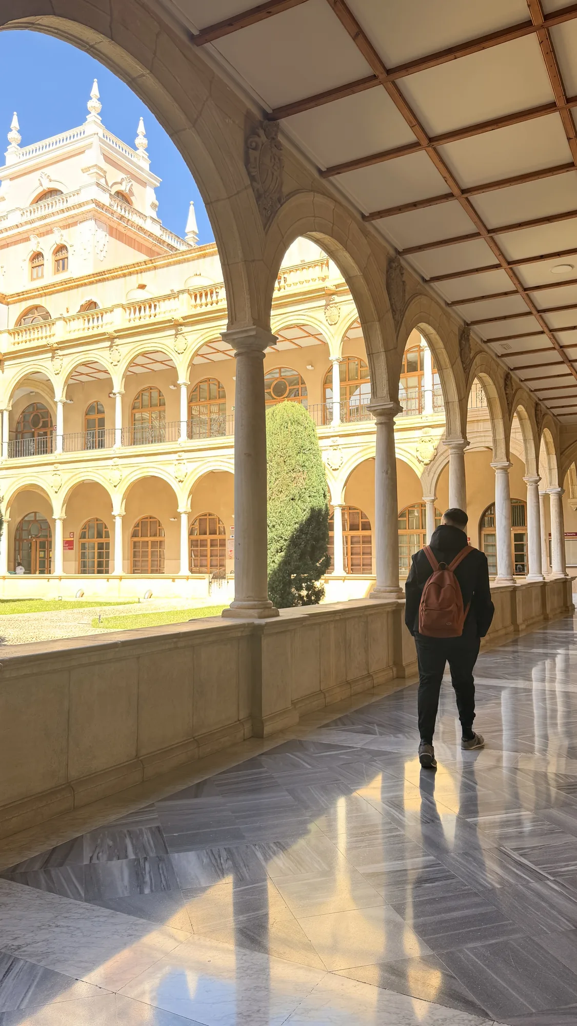 Quino en el claustro de la Universidad de Murcia (UMU)